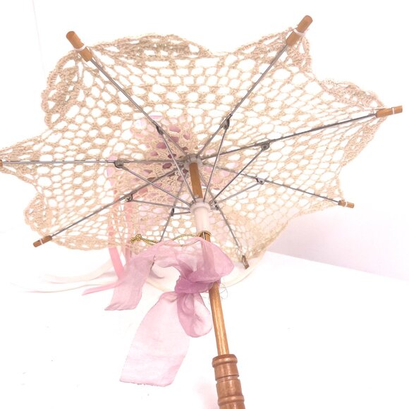 Paradise Galleries Musical Porcelain Doll 15” 1994 TC J779 with Lace Parasol - Picture 14 of 15